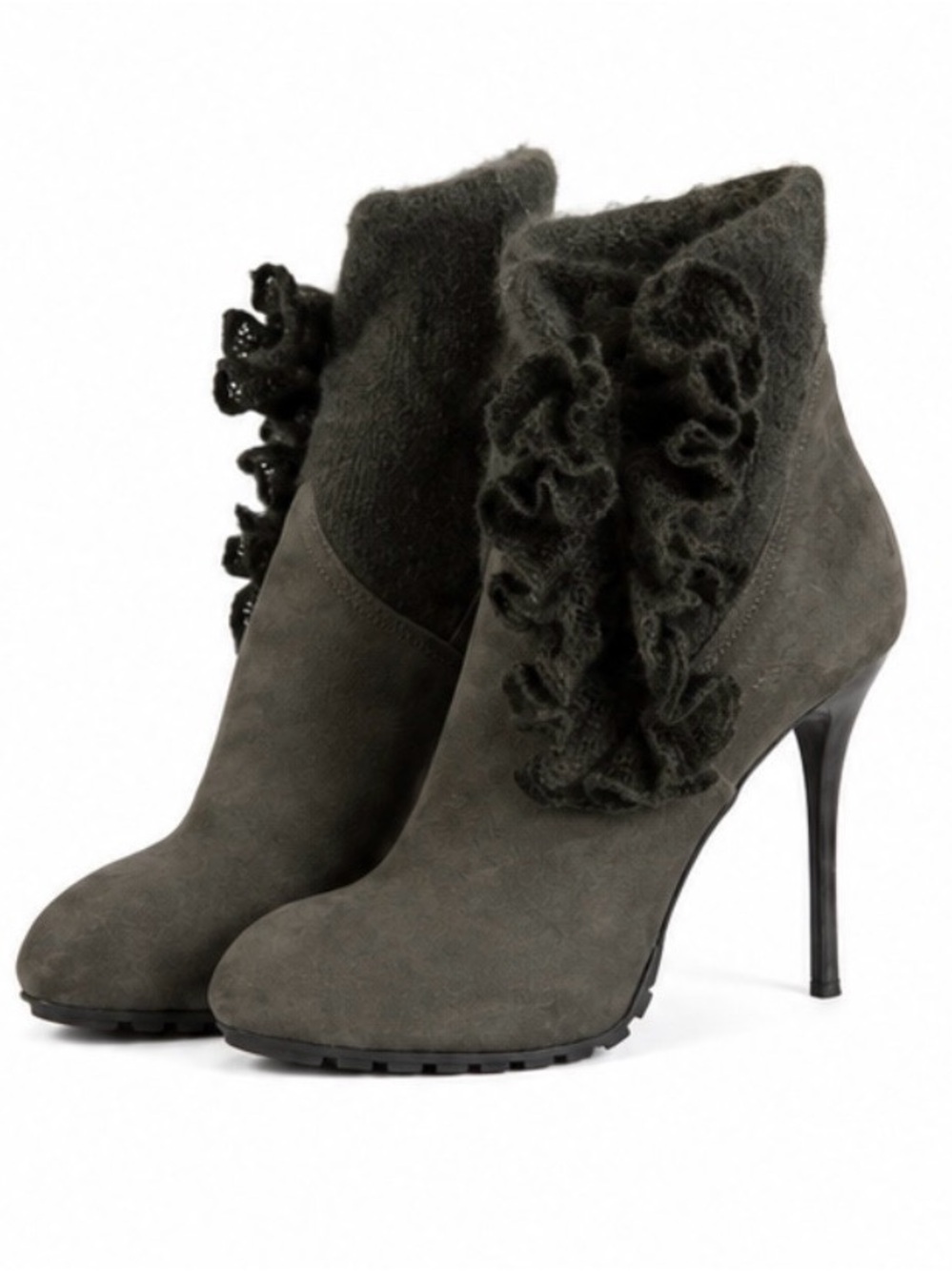 VERO Cuoio Italian Grey Suede Ruffle Stiletto Ankle Boot. Size 7.5